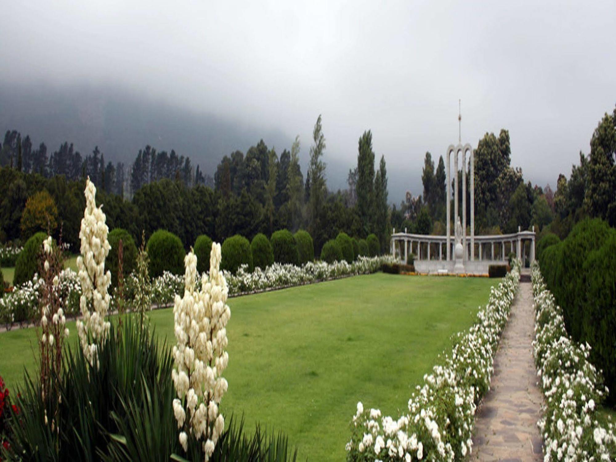 Le Petit Paris Hotel Franschhoek Exterior photo